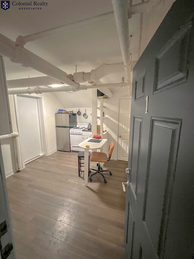 Building Photo - 90 Charles St