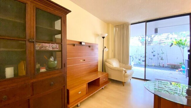 Building Photo - 3138 Waialae Ave
