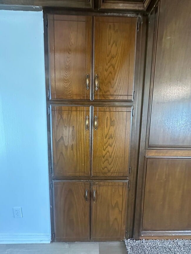 Building Photo - 3 bed, 1 bath, 1 car garage