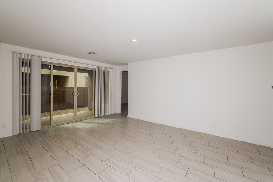 Building Photo - 9259 E Static Ave