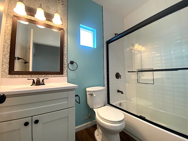 Building Photo - 4861 Mascot St