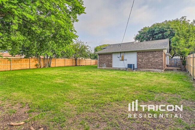 Building Photo - 202 Colony Dr