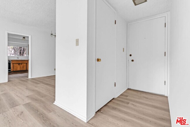 Building Photo - 732 Lorraine Blvd
