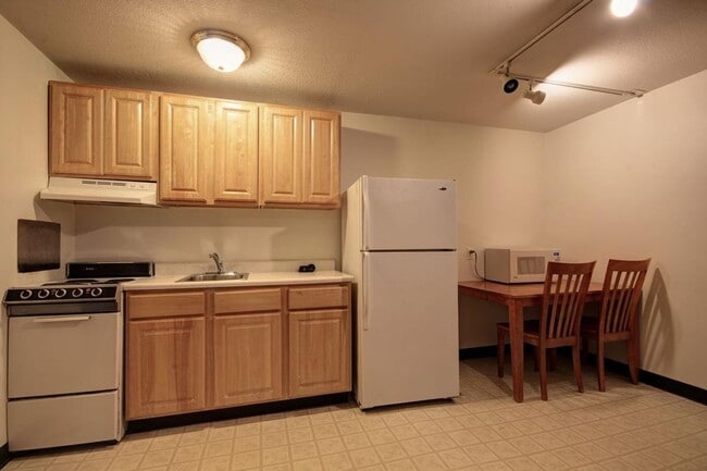 Interior Photo - 106 N Gregory St