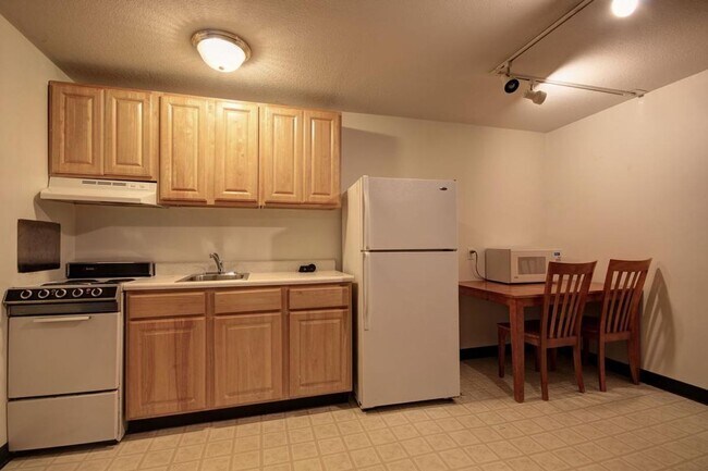 Interior Photo - 106 N gregory