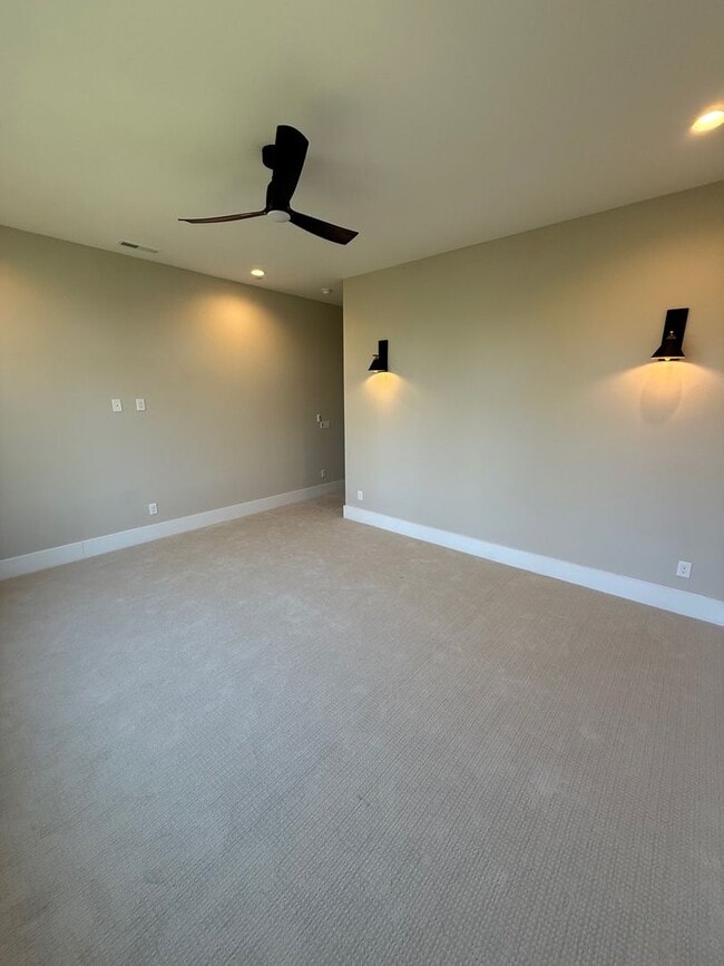 Building Photo - LUXURY Rooftop Terrace Townhome Uptown CLT