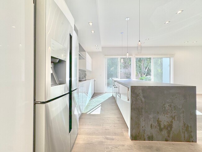 Building Photo - 12452 Beatrice St