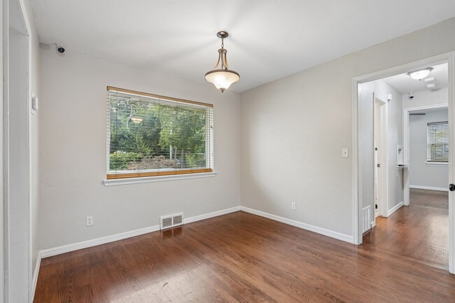 Building Photo - Charming 3-Bed Home with Spacious Backyard & Prime OKC Location