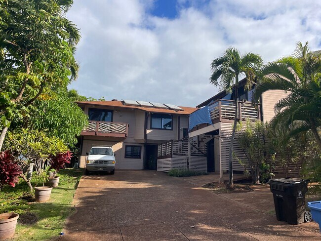 Building Photo - Spacious Mahinahina 3 Bedroom