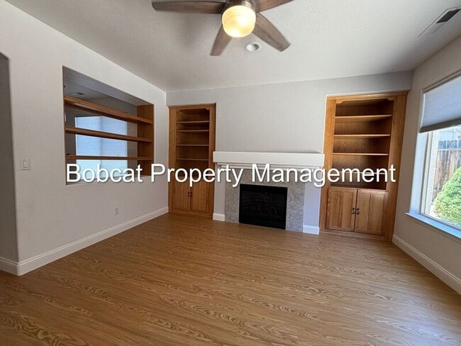 Building Photo - 1240 Flintwood Dr