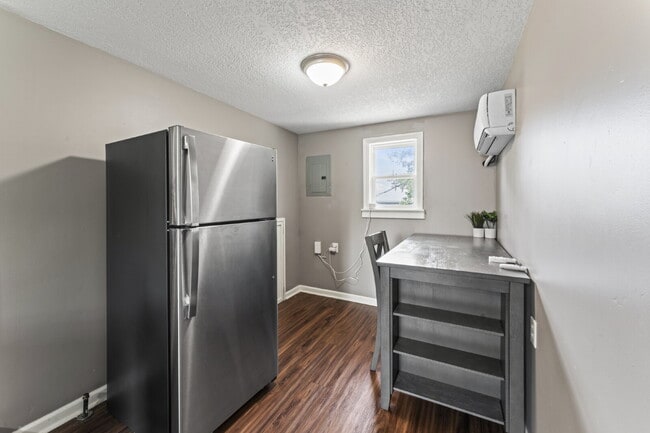 Building Photo - Furnished, short-term rental just blocks from KU Med available now!