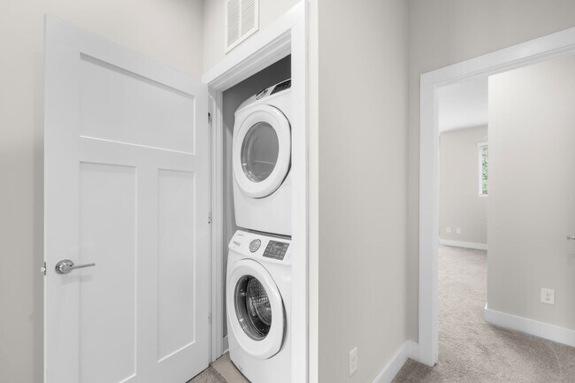 Building Photo - Beautiful Townhome in the Heart of Wesley Heights
