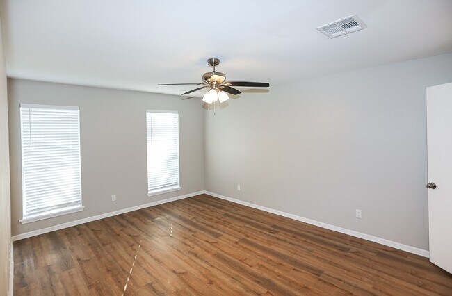 Building Photo - 18102 Mahogany Forest Dr