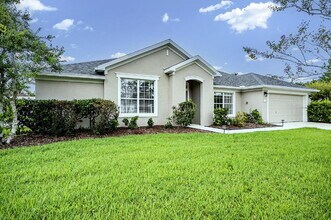 Building Photo - "Spacious 3-Bedroom Retreat with Bonus roo...