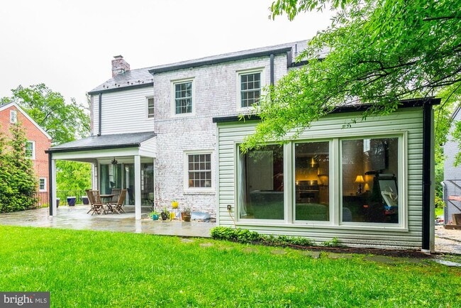 Building Photo - 5724 27th St NW