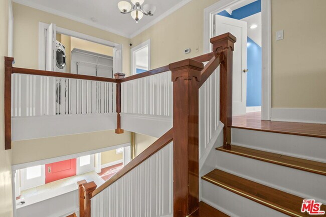 Building Photo - 975 Westchester Pl