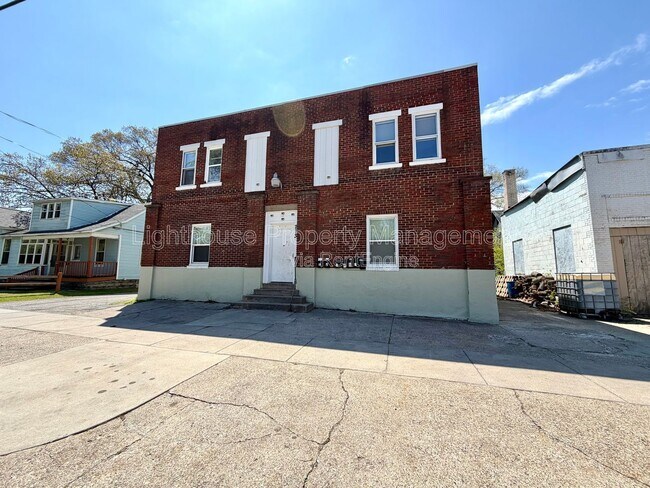 Building Photo - 273 E Forest Ave