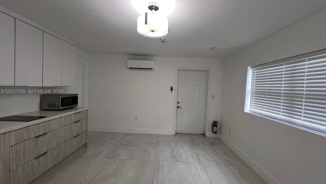 Building Photo - 841 S 24th Ave