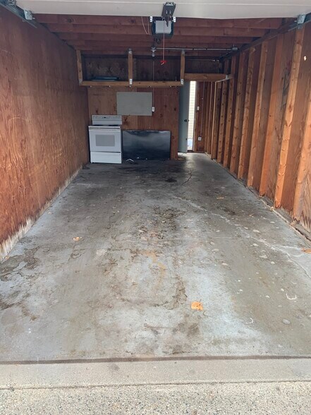 Building Photo - 2077 NW Hickory Ln