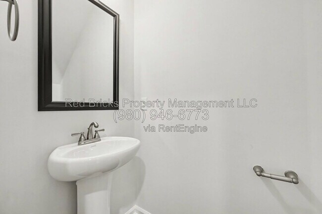 Building Photo - 3914 Townes Blvd