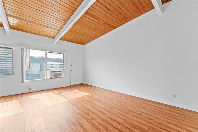 Building Photo - 6114 Cahuenga Blvd