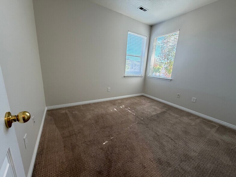 Building Photo - 7106 S Brittany Town Dr