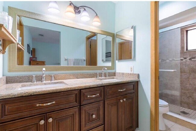 Building Photo - 8 Fairways Cir