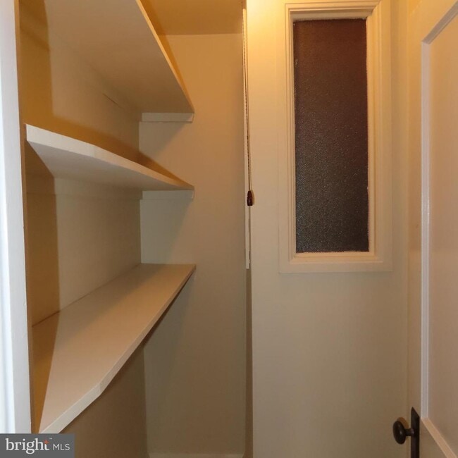 Building Photo - 304 S Coldbrook Ave