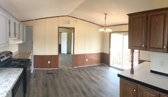 Building Photo - Newly remodeled 3 BDR / 2 BA Home
