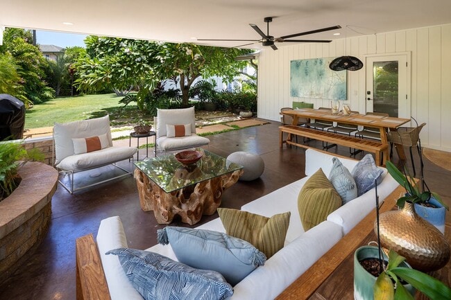 Building Photo - Renovated Kahala Retreat: 3-Bed Home + Stu...