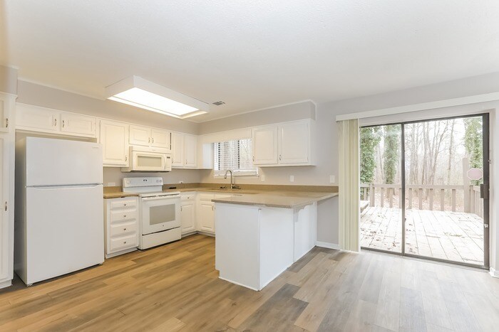 Building Photo - 1817 Laurel Ridge Dr SW