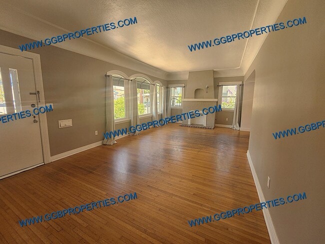 Building Photo - Come See this SAT! 06/27/26 - Live the Belmont Shore Lifestyle! Spanish 2 Bedroom / 1 Bath Home w...