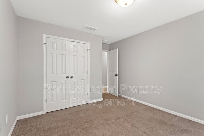 Building Photo - 136 Lowell Ct