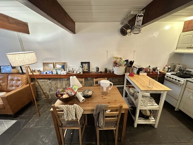 Building Photo - 77 Joy St