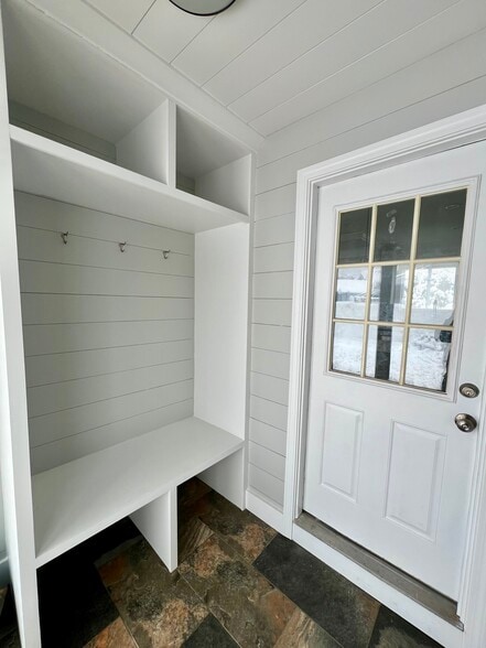 Mudroom 1 - 19 Cushing St