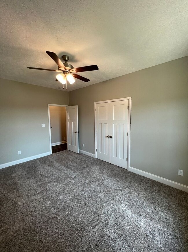 Building Photo - 406 St George Wy