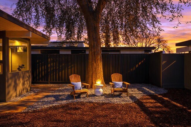 Building Photo - 729 Stendhal Ln