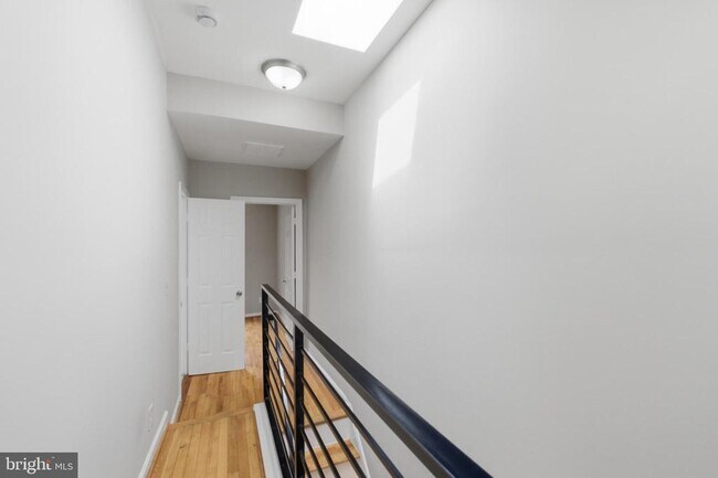 Building Photo - 1230 Wylie St NE