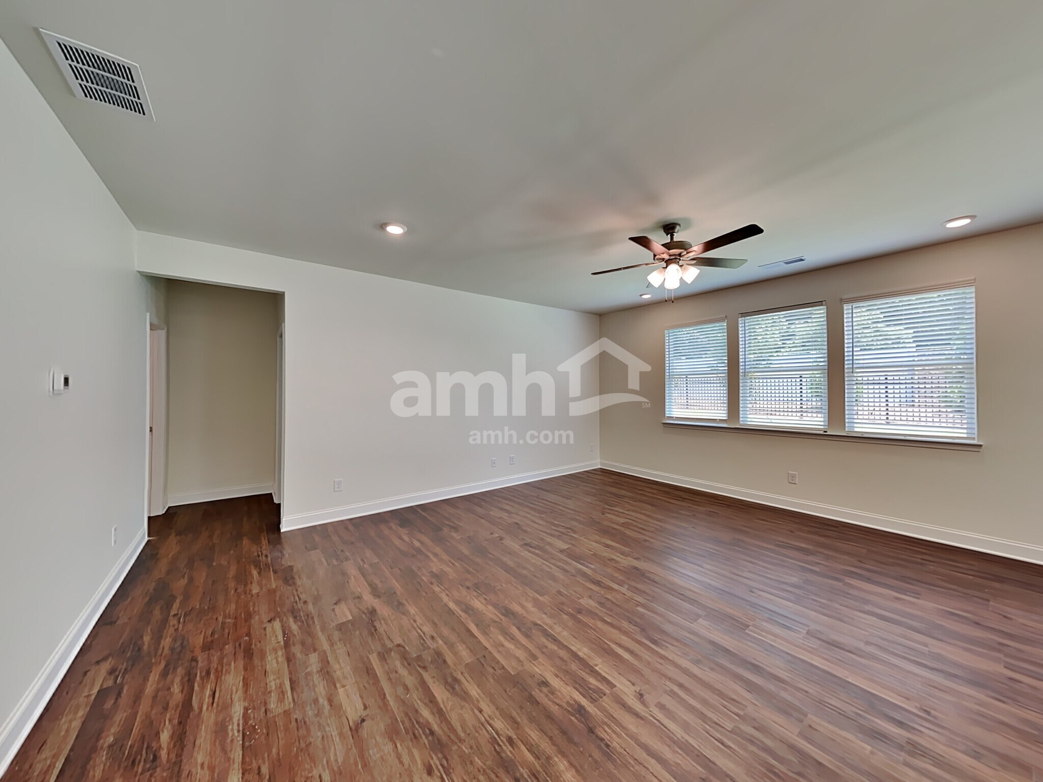 Building Photo - 889 Carnaby Ln