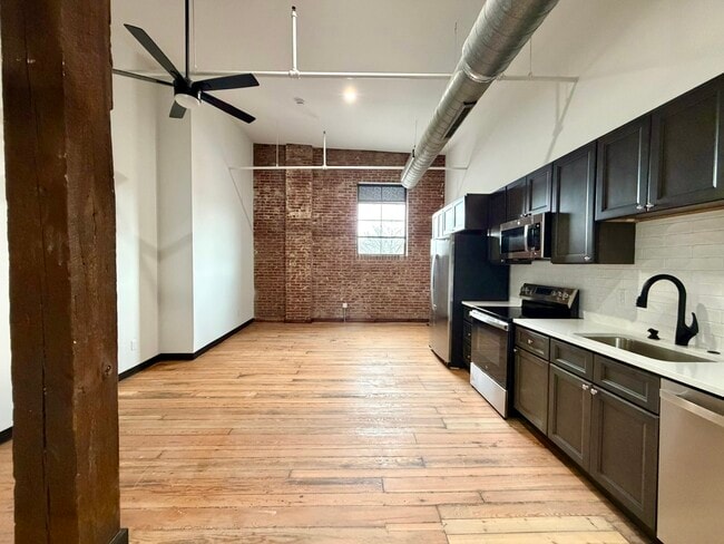 Building Photo - 2017 Chouteau Ave