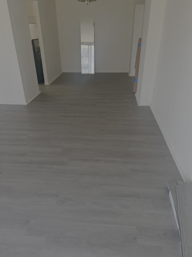 Building Photo - 9009 W Golf Rd