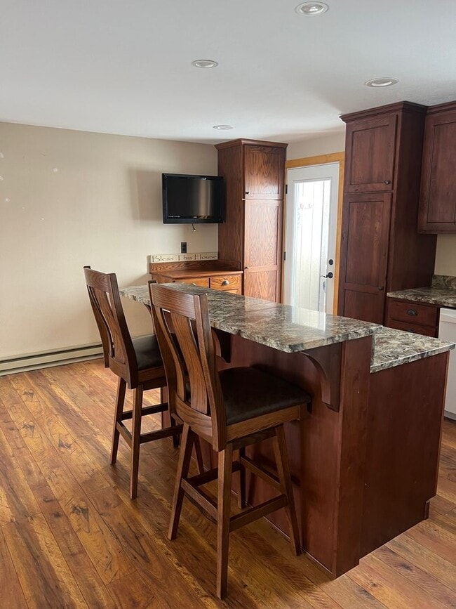 Building Photo - 702