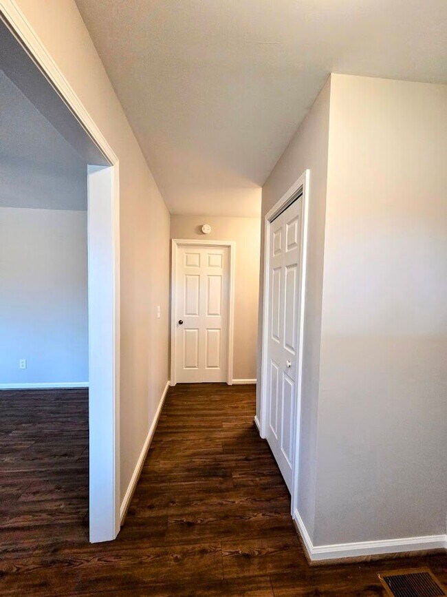 Building Photo - 3 Bedroom Brick Home Easley, SC