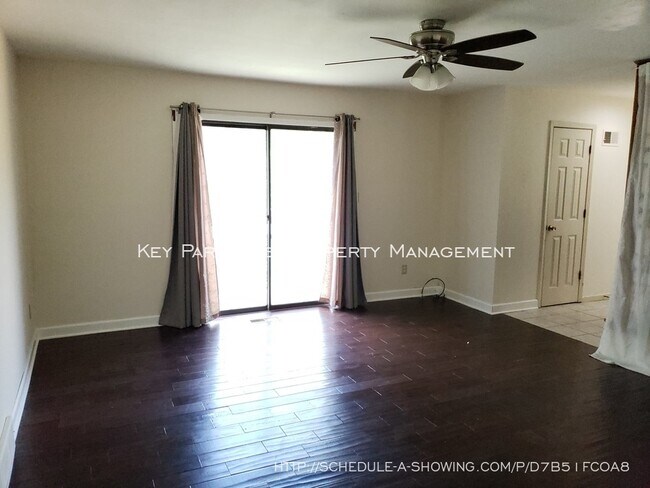 Building Photo - 8620 W 117th - SPACIOUS and Updated!