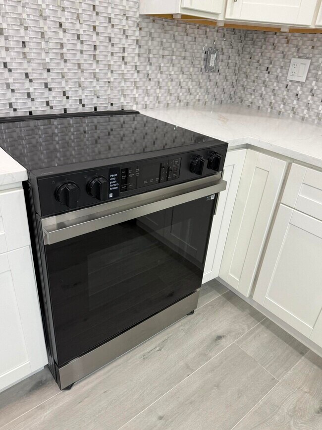 Building Photo - 216 Normandy Ln