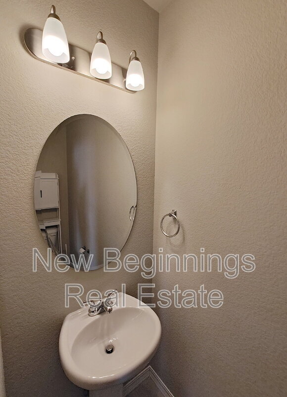 Building Photo - 6045 Inman Vw