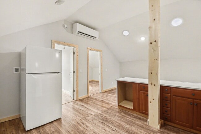 Building Photo - 2 Bedroom Rental Loft With Garage - $1150/Month