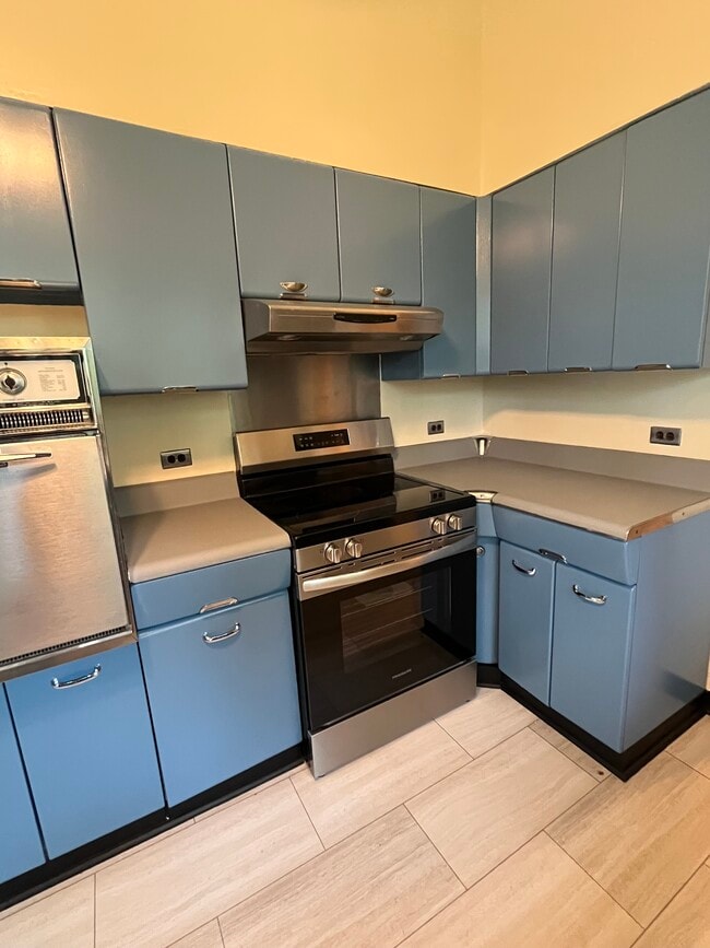 Kitchen - 220 E Montgomery St