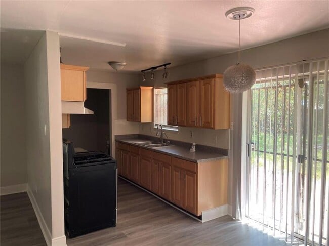 Building Photo - 9834 Denning Dr