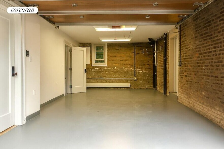 Building Photo - 603 Henry St